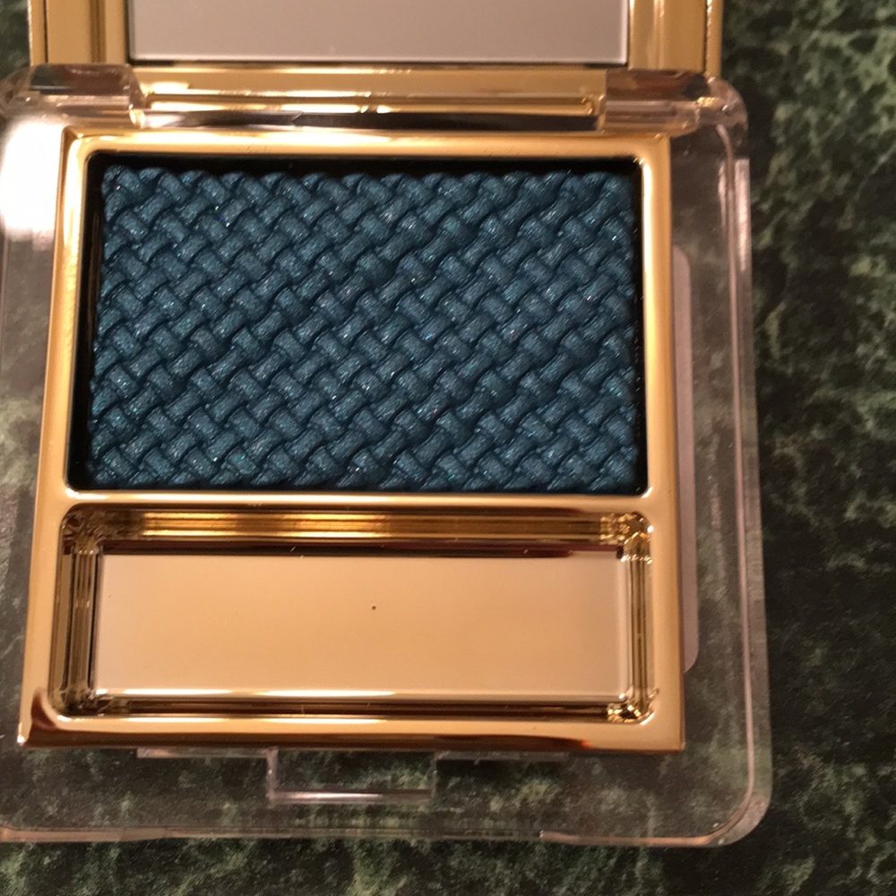 Estée Lauder single shadow in ultra marine